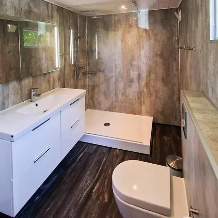 4 Star In Nyaraló